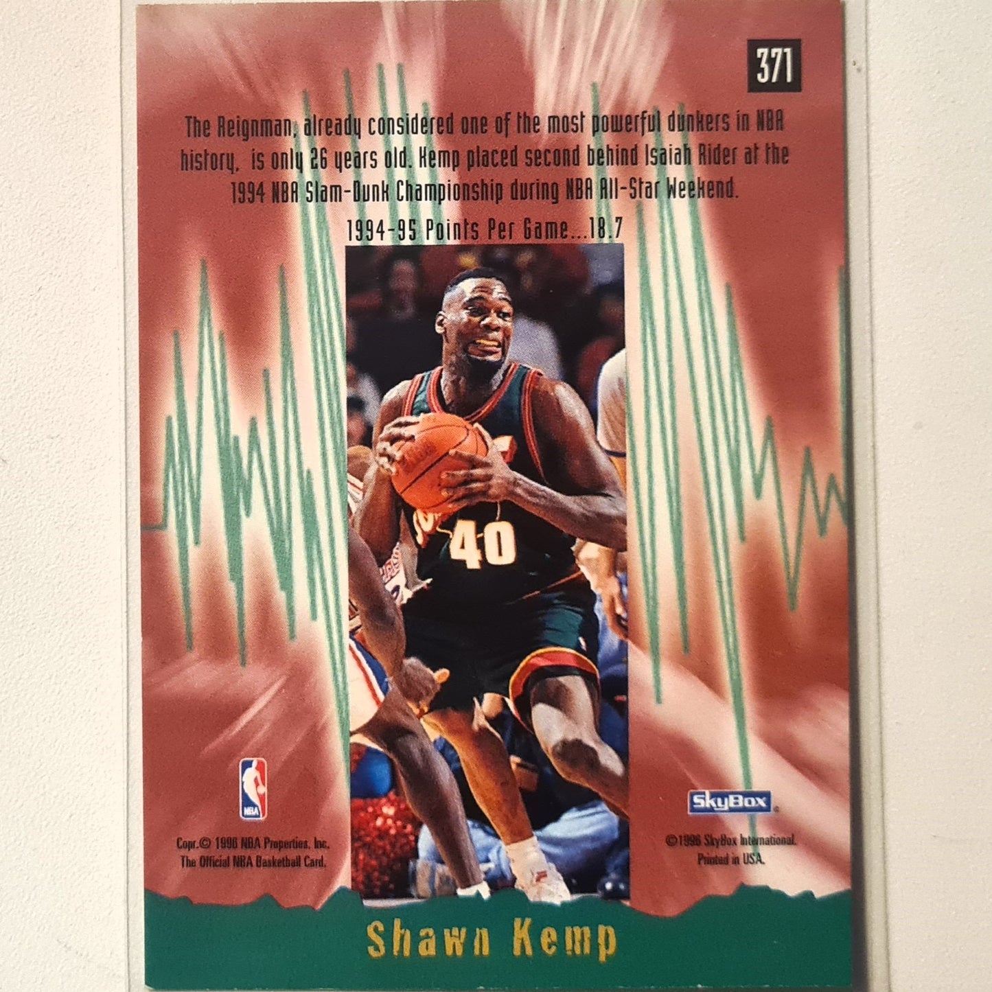 Shawn Kemp 1996 Skybox NBA Hoops Earth Shakers #371 NBA Basketball Seattle Super Sonics very good Sleeved