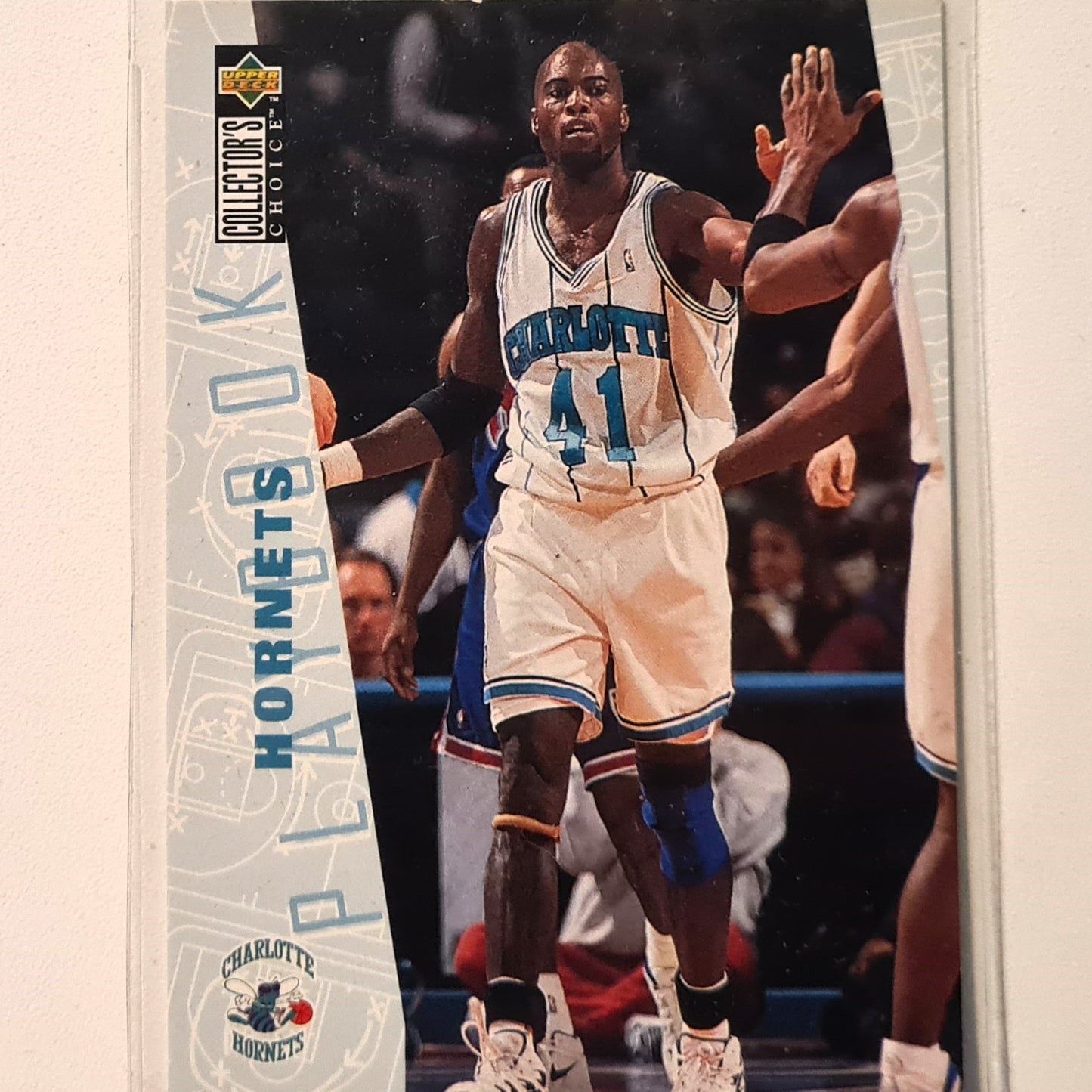 Team Squad 1996 Upper-Deck Playbook #369 NBA Basketball Charlotte Hornets Excellent sleeved