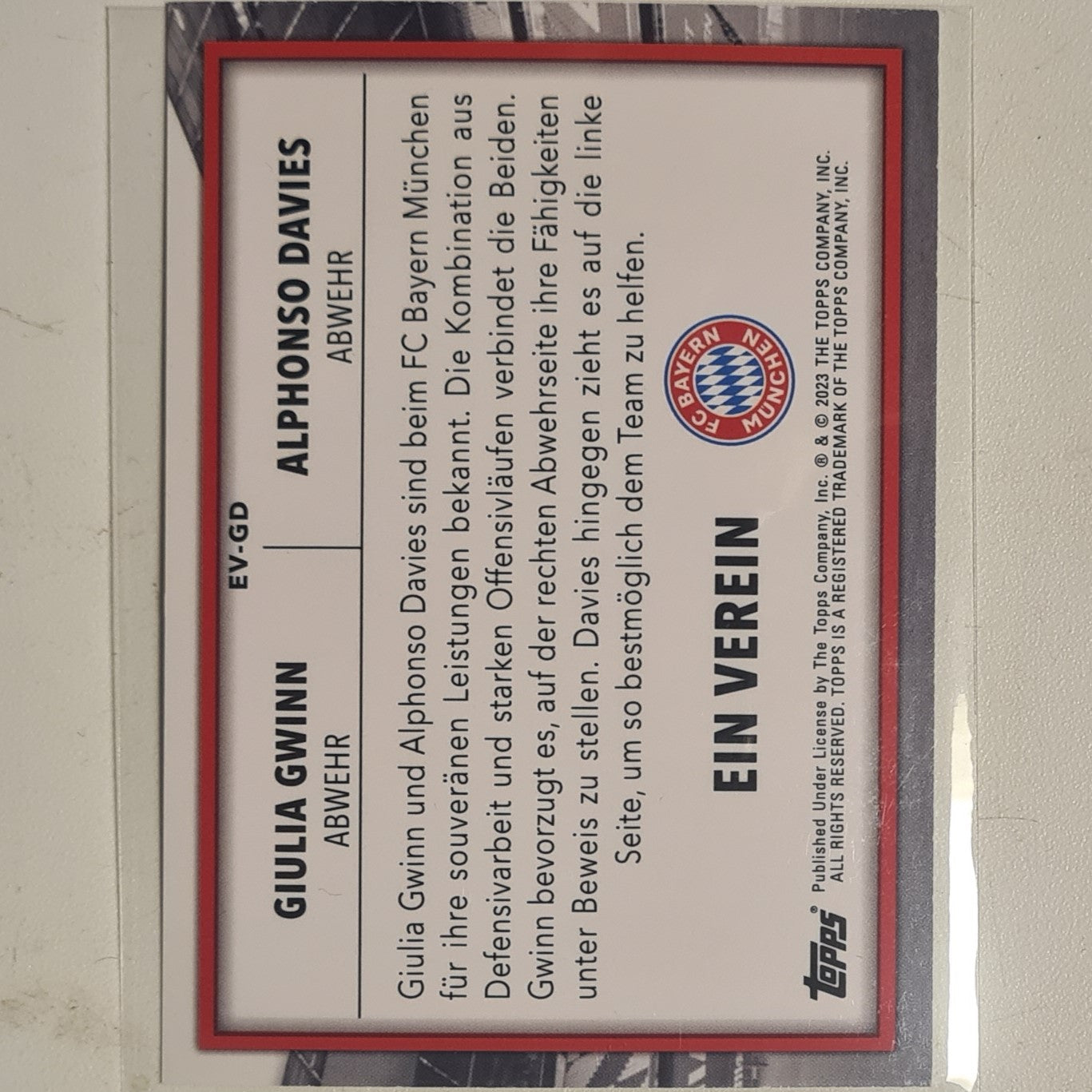 Giulia Gwinn Alphonso Davis Topps 2023 Bayern Munich German issue set EV-GD football mint sleeved