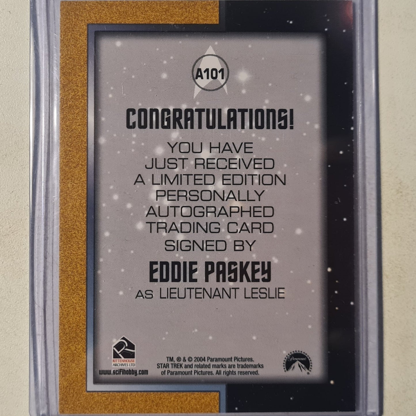 Star Trek Autograph series 2004 Rittenhouse Eddie Paskey as Lieutenant Leslie Autograph A101 mint sleeved