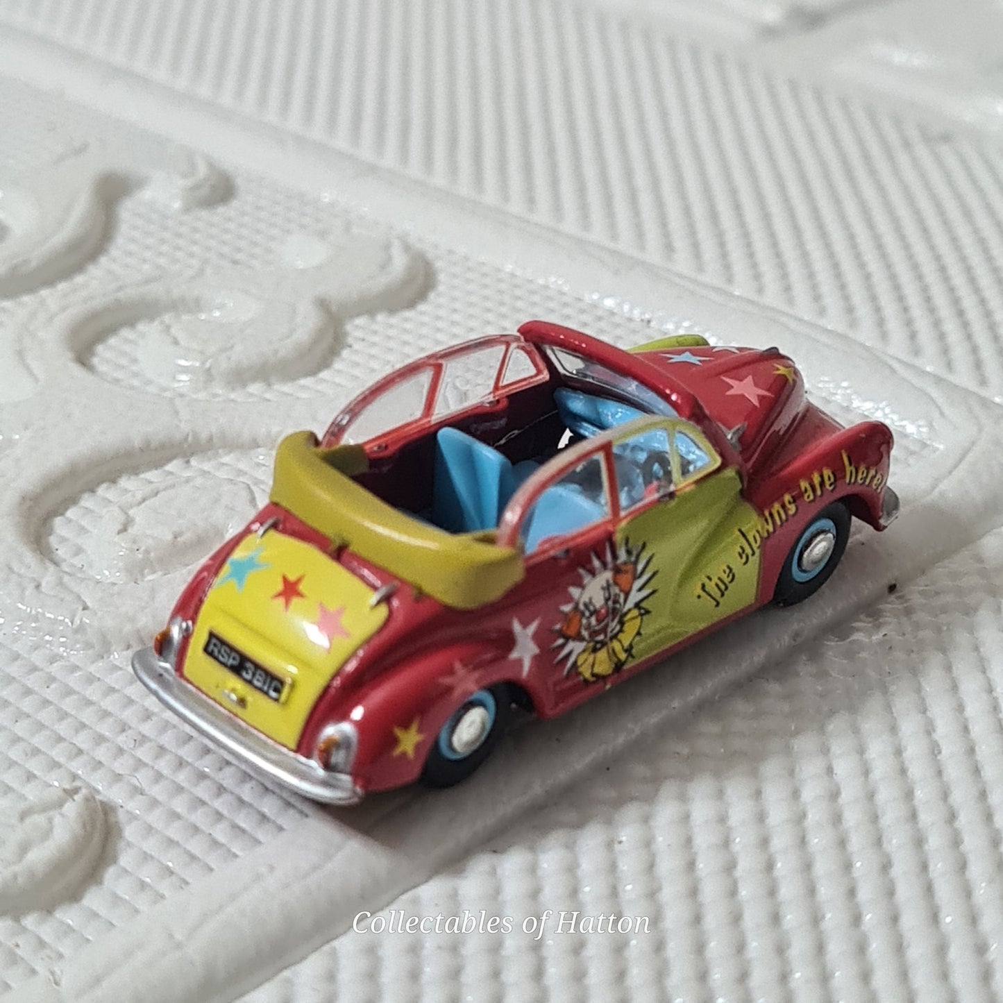 Oxford Diecast 1:76 Chipperfields Morris minor clown car loose excellent