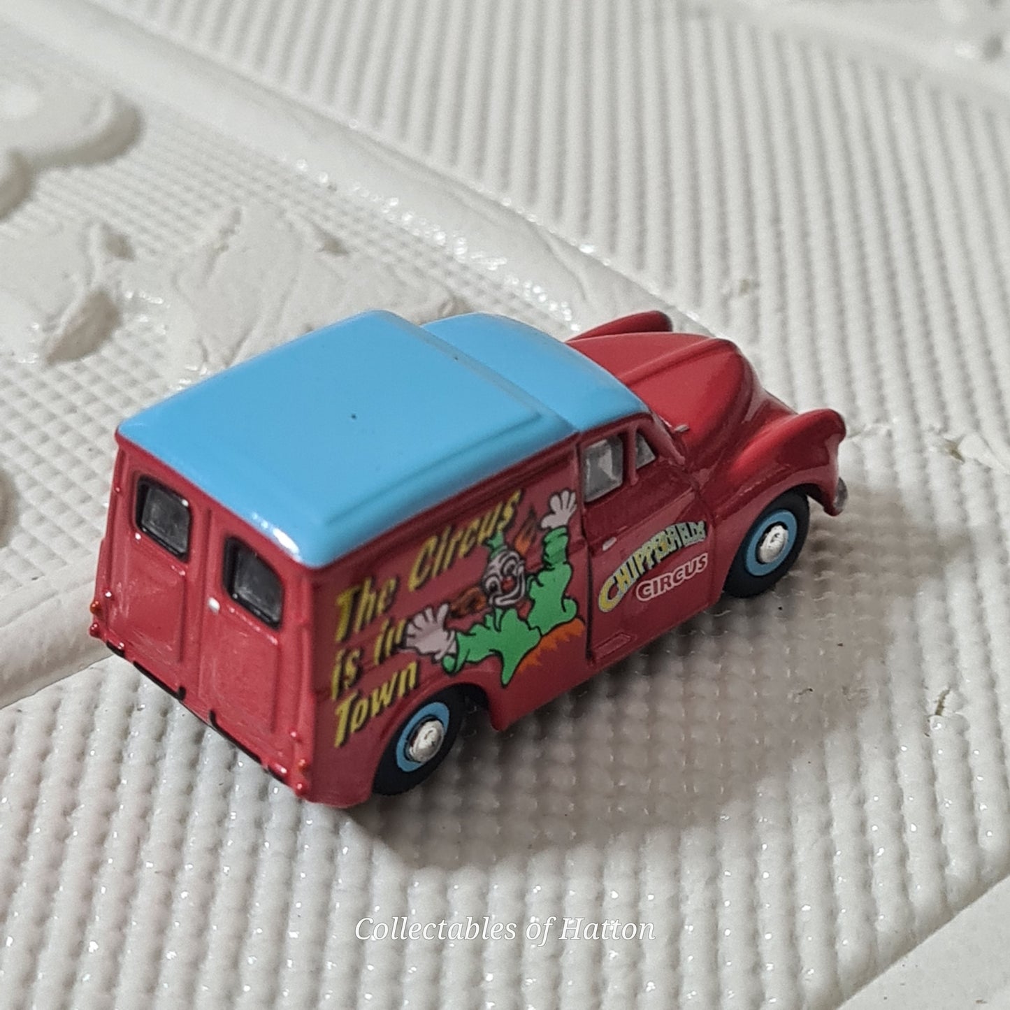 Oxford Diecast 1:76 Chipperfields Circus Morris minor Van loose excellent