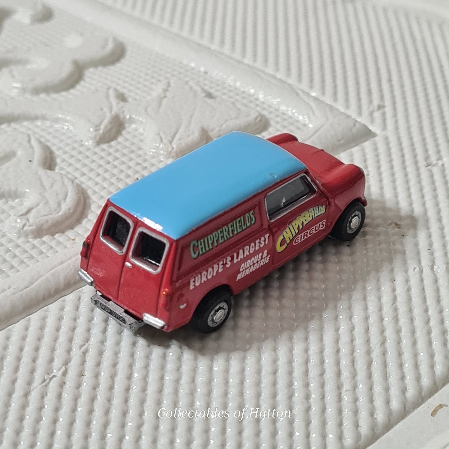 Oxford Diecast 1:76 Chipperfields Circus Mini Van loose excellent