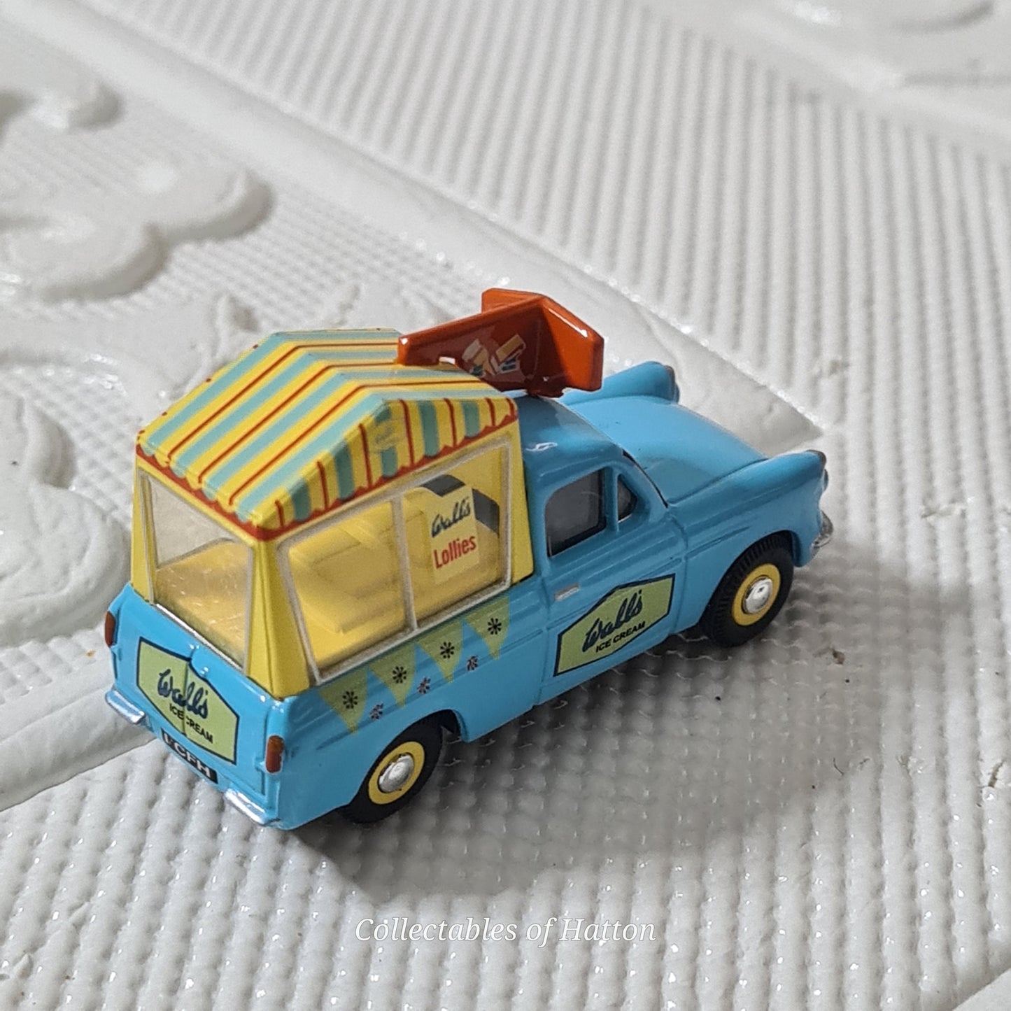 Oxford Diecast 1:76 Ford Anglia ice cream van "WALL'S" loose excellent