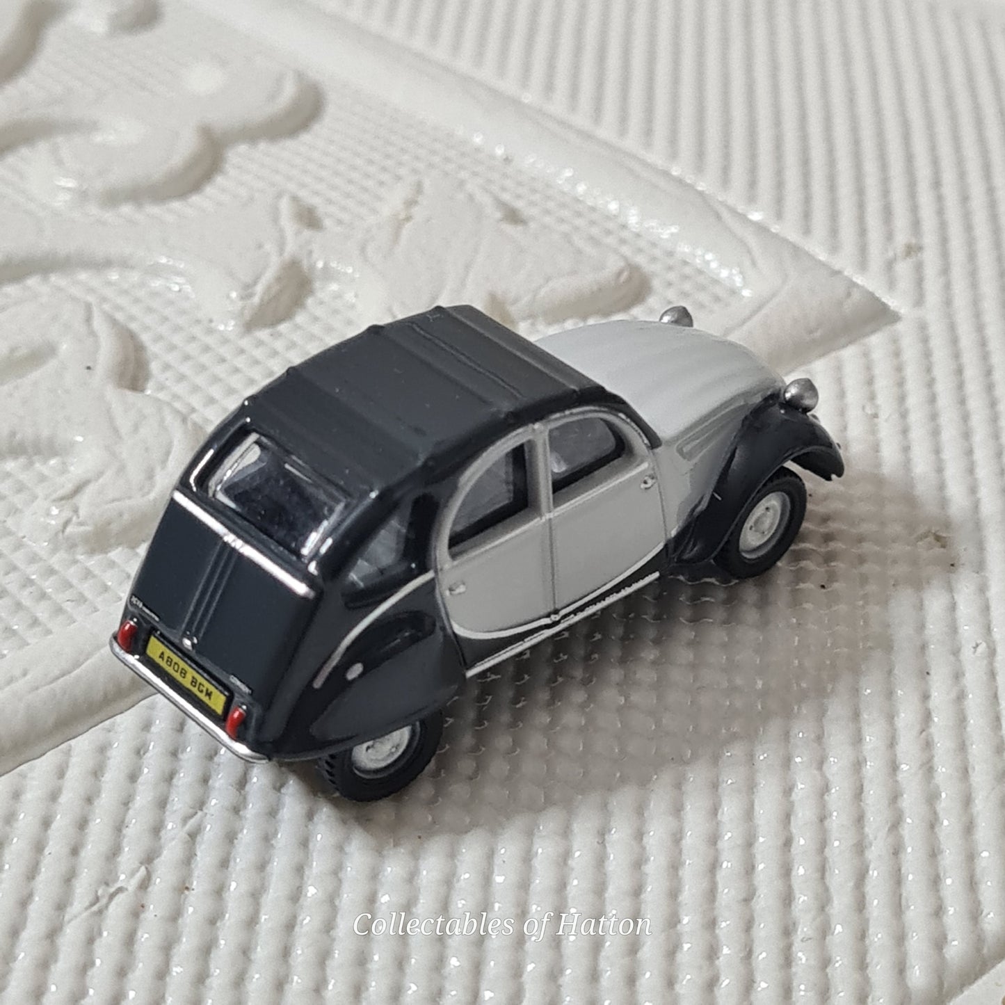 Oxford Diecast 1:76 Citroen 2cv two tone grey loose excellent