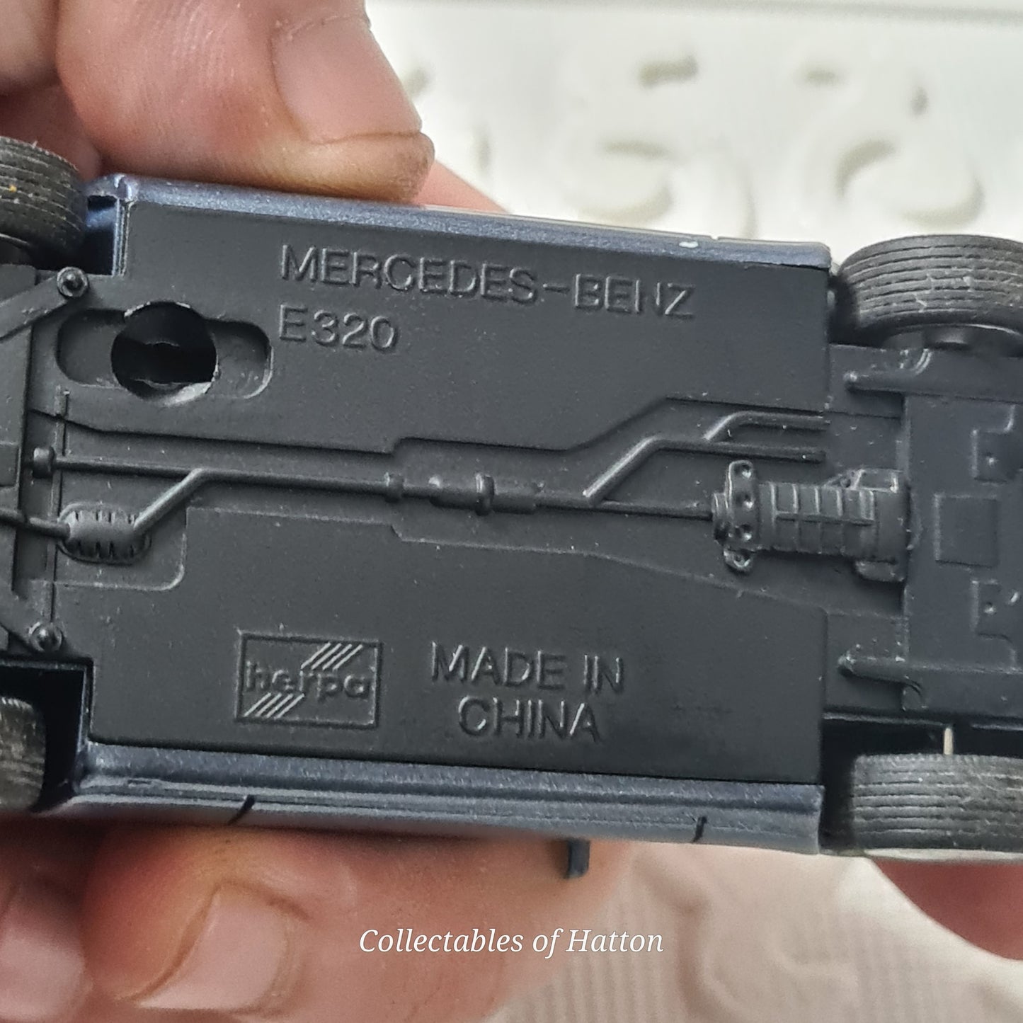 Herpa 1:43 Diecast Mercedes-Benz E320 Blue loose unboxed Excellent example