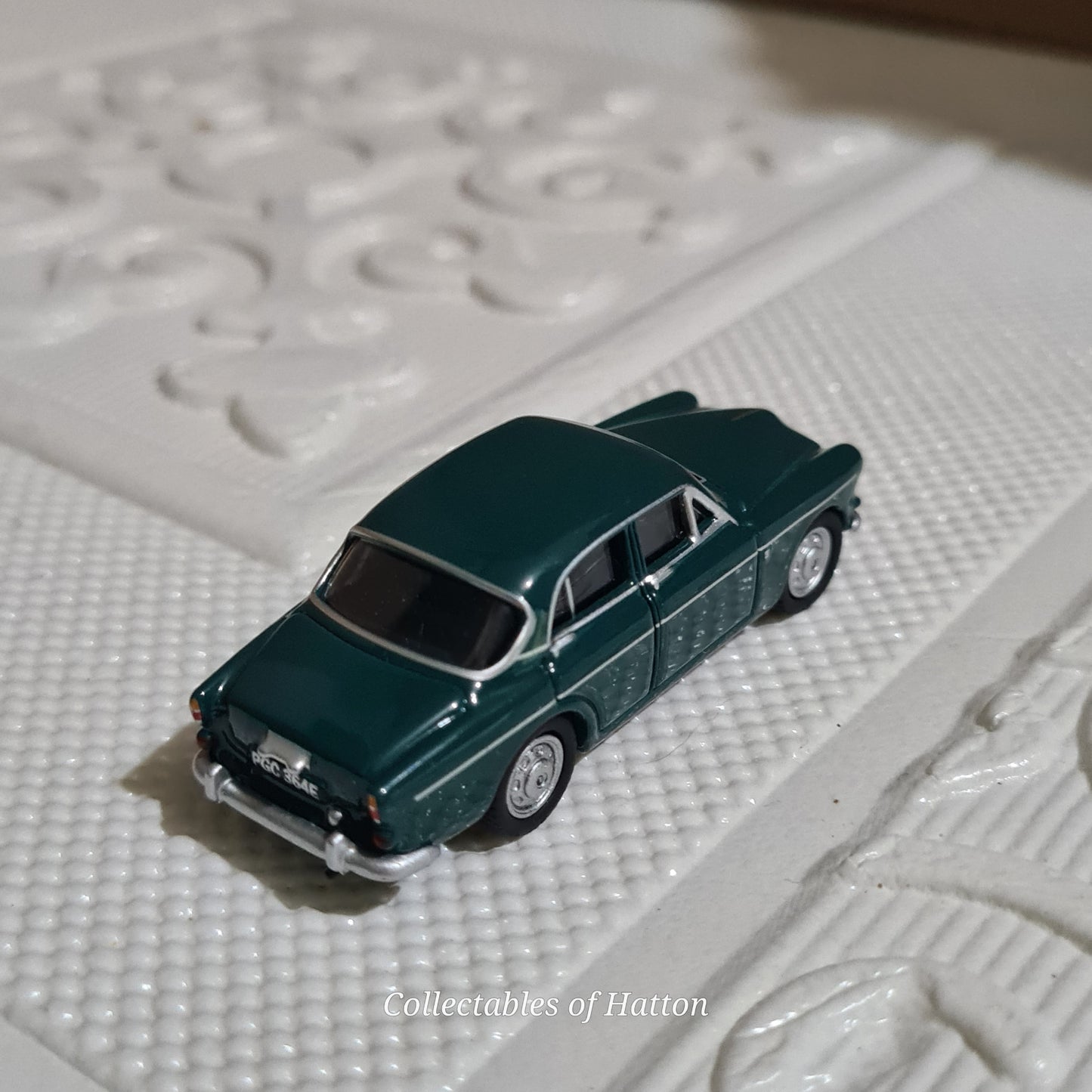 Oxford Diecast 1:76 Volvo Amazon Green loose excellent