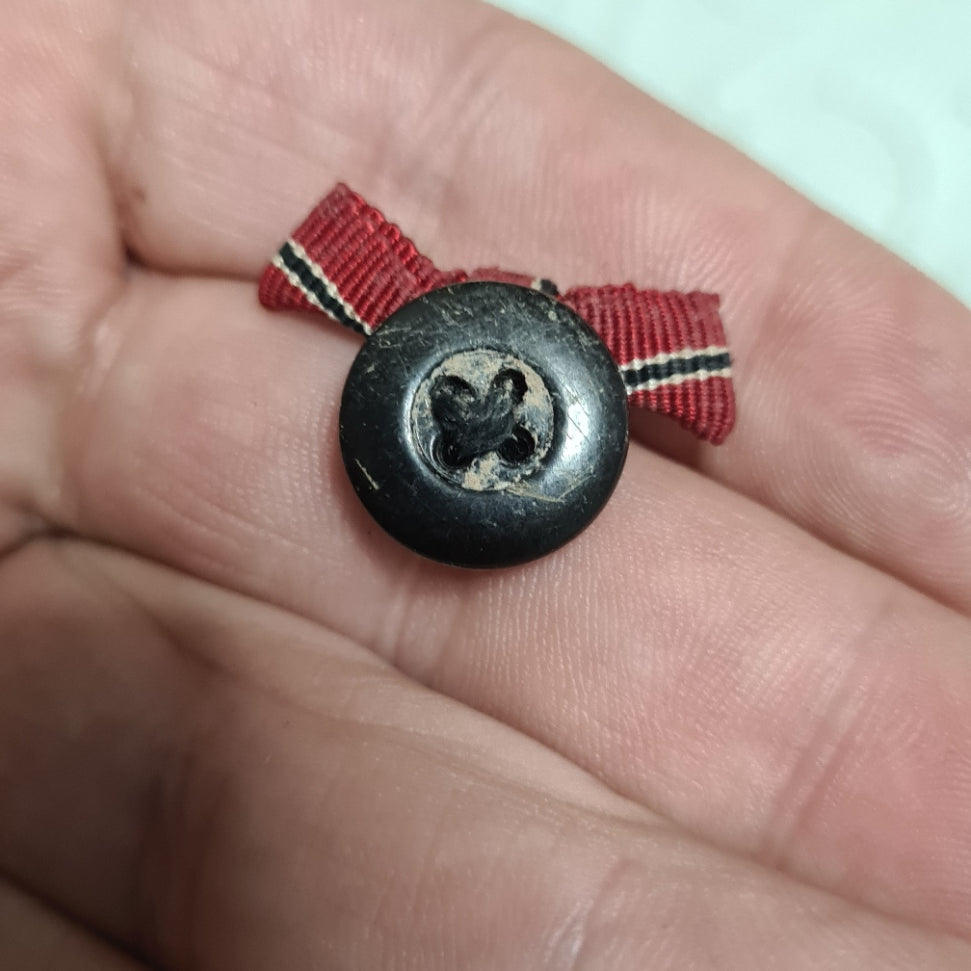 ww2 Eastern front German original button with ribbon