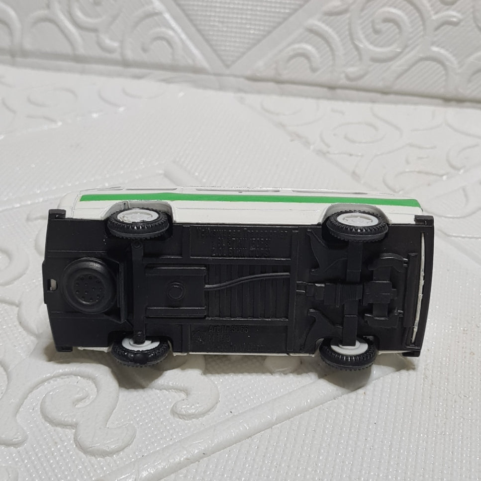 Conrad 1:43 Volkswagen Transporter green white polizei police diecast German model nice loose