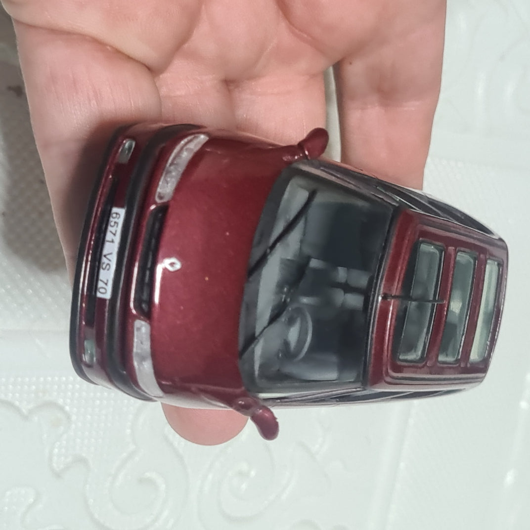 Universal Hobbies 90's Renault Space 1:43 loose diecast stunning model
