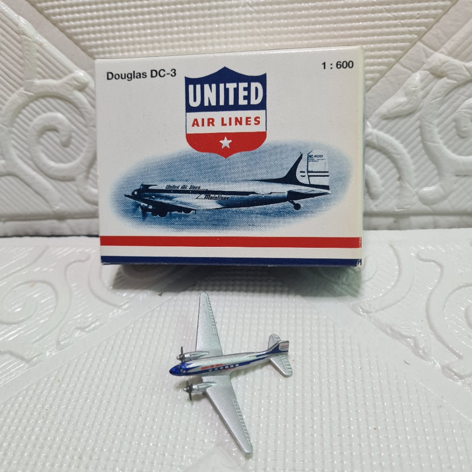 Schabak 1:600 Douglas DC-3 Unired Airlines miniature German made diecast model plane 932/23