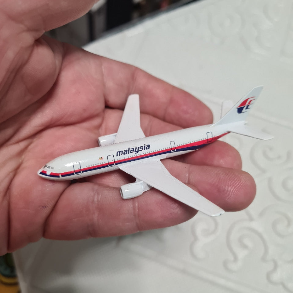 Schabak 1:600 Airbus A 300 Malaysia German made diecast plane 903/65 boxed some wear