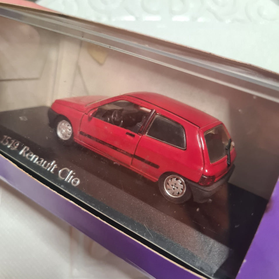 Solido 1:43 1519 Renault Clio red diecast model boxed