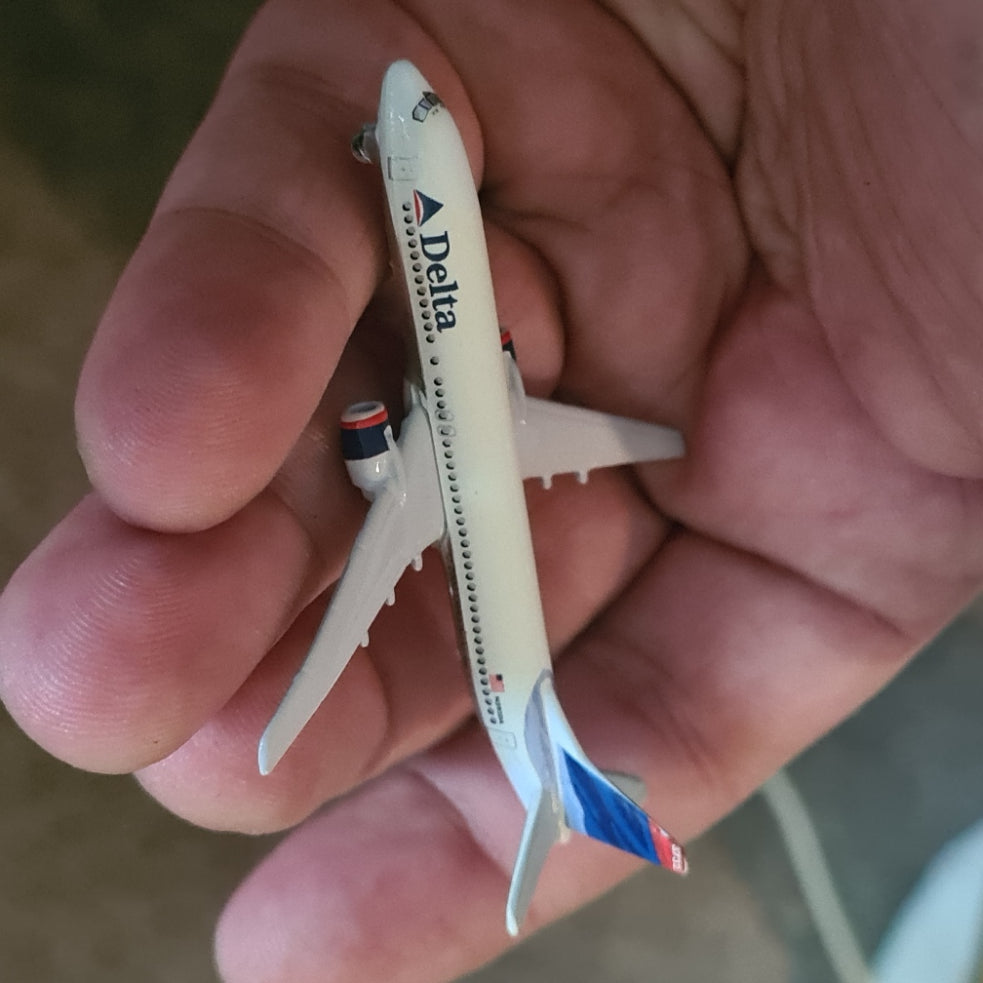 Schabak 1:600 Boeing 737-800 Delta Airlines diecast plane 965/21tc VGC boxed