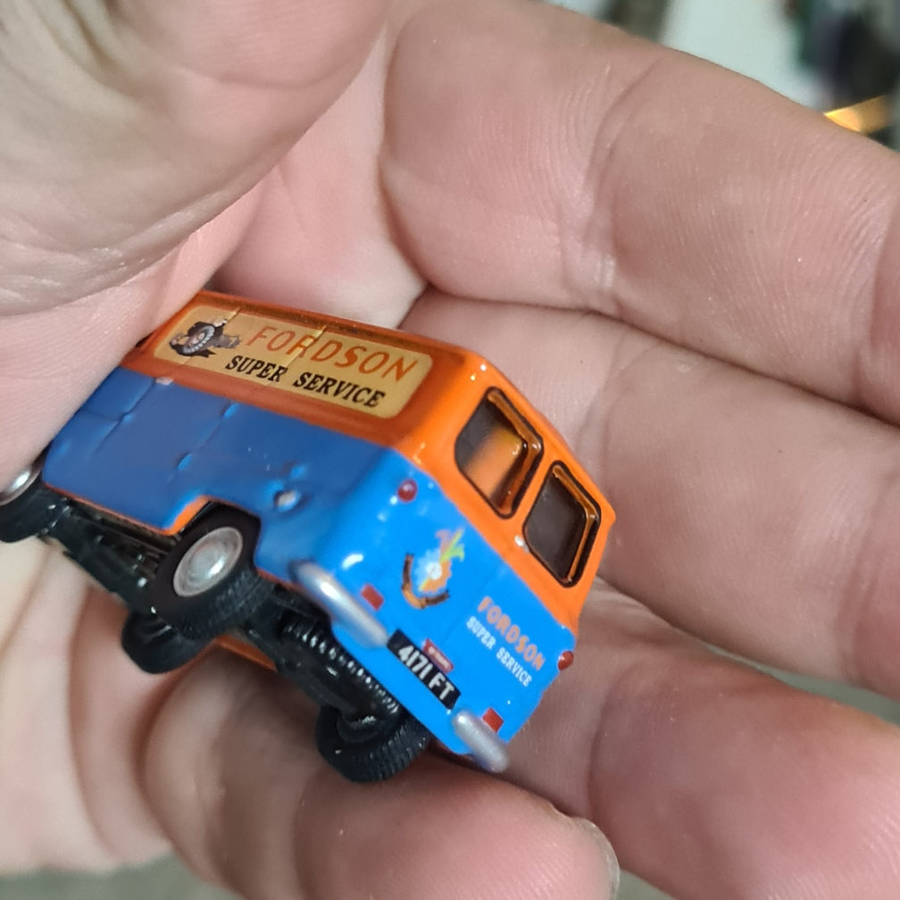 Oxford Diecast Ford 400E Van Fordson Tractors 1:76 loose model VGC