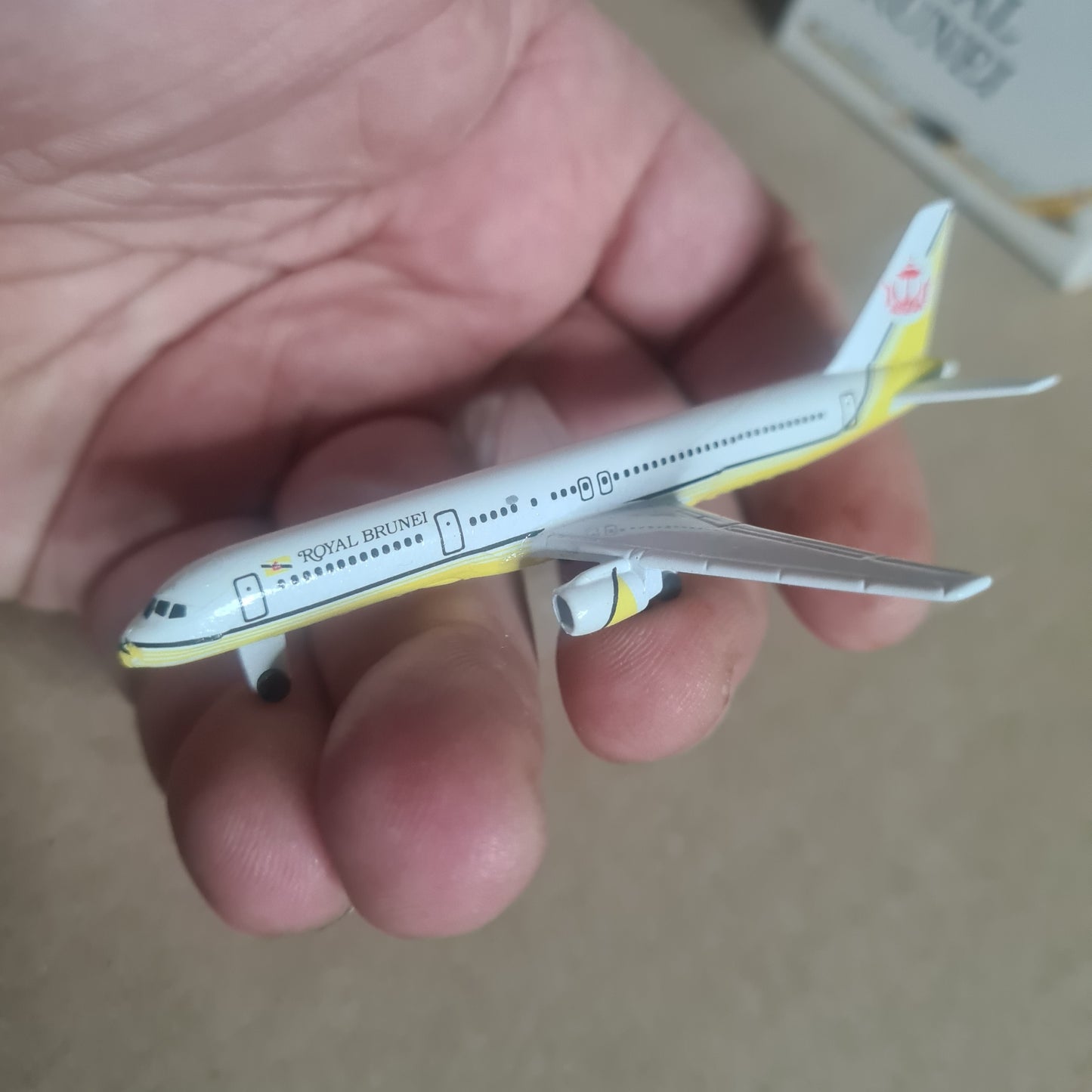 Schabak 1:600 Boeing 757 Royal Brunei diecast plane 908/133 VGC boxed
