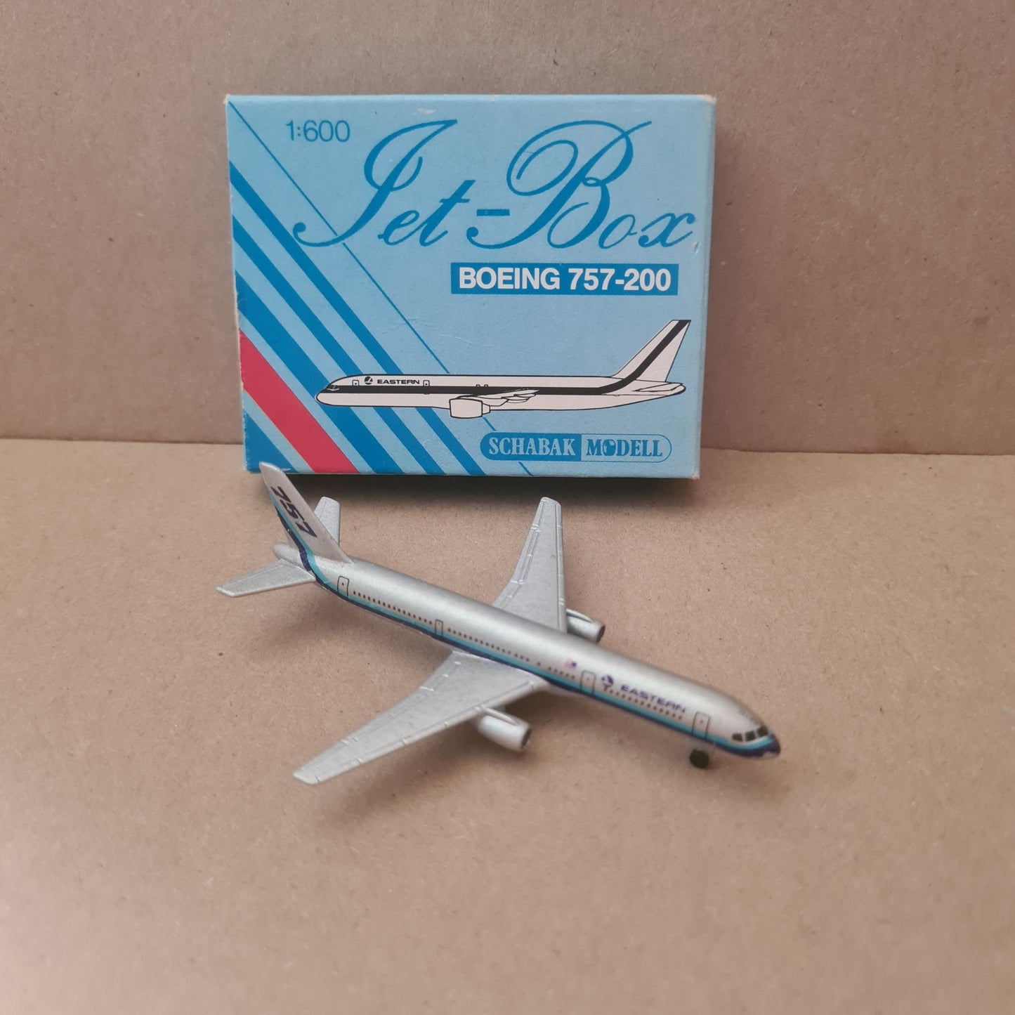 Schabak 1:600 Boeing 757-200 Eastern German diecast plane 908/24 VGC Boxed