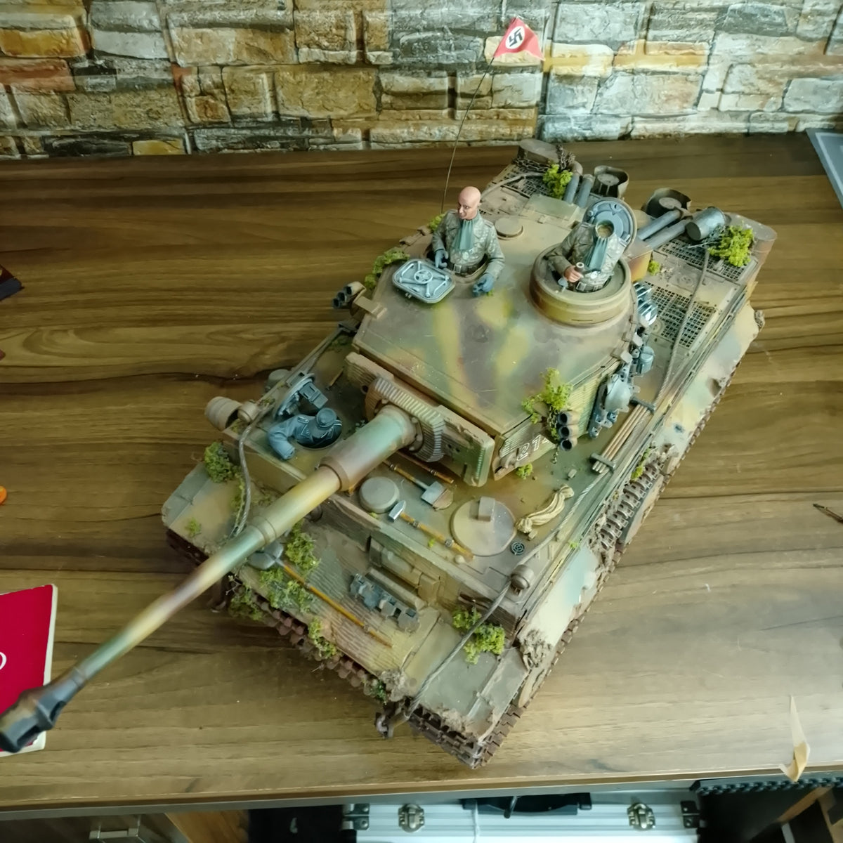 Tamiya 1:16 RC Radio controlled WW2 German Tiger 1 Tank pro built painted stunning