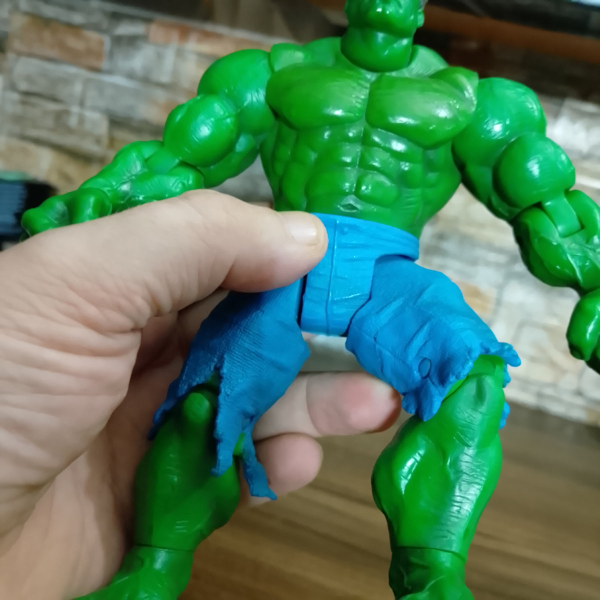 Incredible Hulk Punching Wall Action Figure 2002 Movie Marvel action figure loose vgc