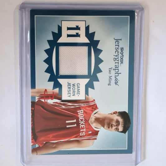 Yao Ming  2003-04 Fleer Skybox JerseyGraphics Blue 174/350 NBA Basketball J-YM Houston Rockets VGC + Sleeved