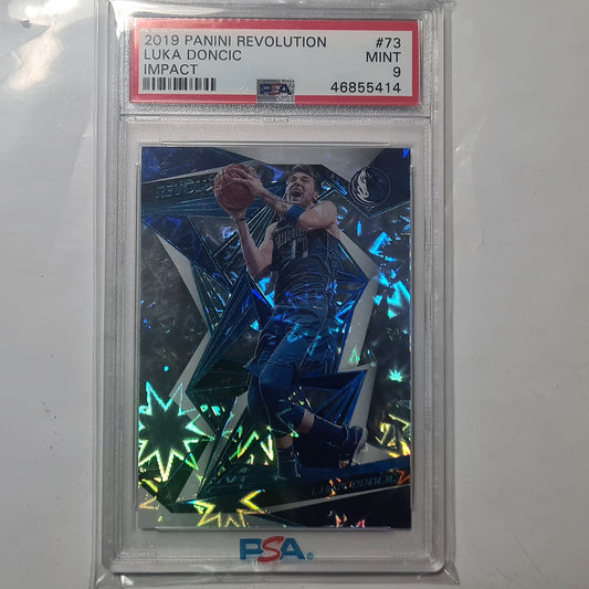 2019-20 Luka Doncic Panini Revolution Impact 121/149 Karte #73 Dallas Mavericks PSA 9 GRADED SLABED