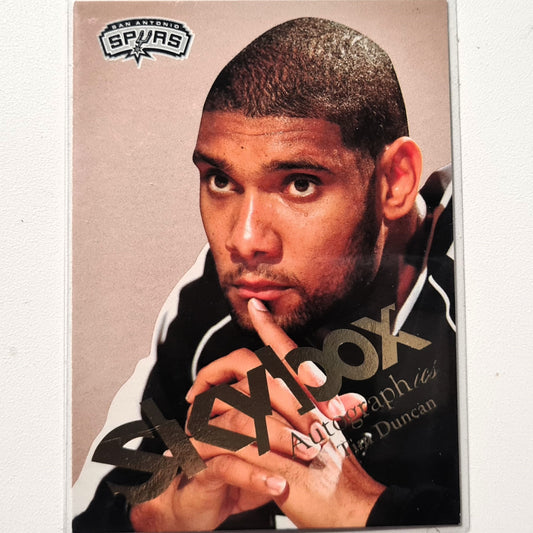 Tim Duncan 2004 Fleer 03-04 Skybox Autographics #43 San Antonio Spurs Hervorragende Ärmel