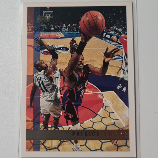 Patrick Ewing 1997 Topps #32 NBA Basketball New York Knicks Ausgezeichnete Ärmel