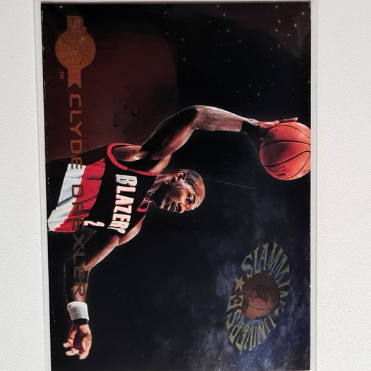 Clyde Drexler 1995 Skybox Slammin Universe Foil insert SU4 NBA Basketball Portland Trail Blazers Very good/Excellent Sleeved