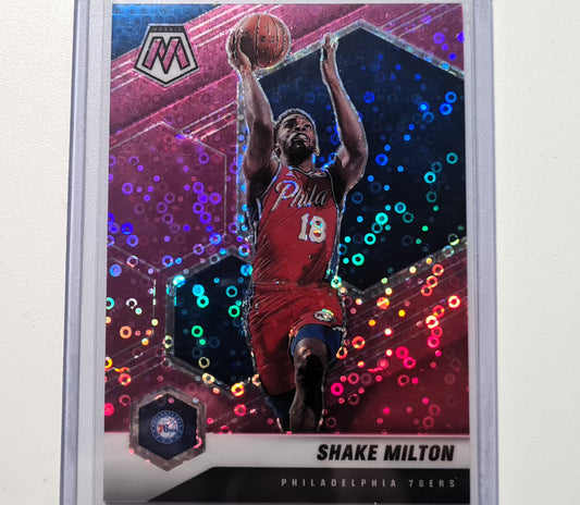 Shake Milton 2020-21 Panini Mosaik lila Disco ULTRA RARE 1/20 Karte #56 NBA Basketball Philadelphia 76ers Mint mit Ärmeln