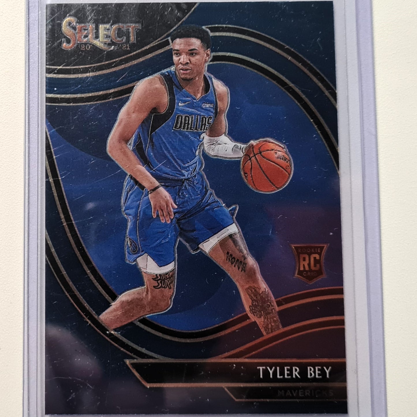 Tyler Bey 2020-21 Panini Select Courtside Rookie RC #265 NBA Basketball Dallas Mavericks Mint mit Ärmeln