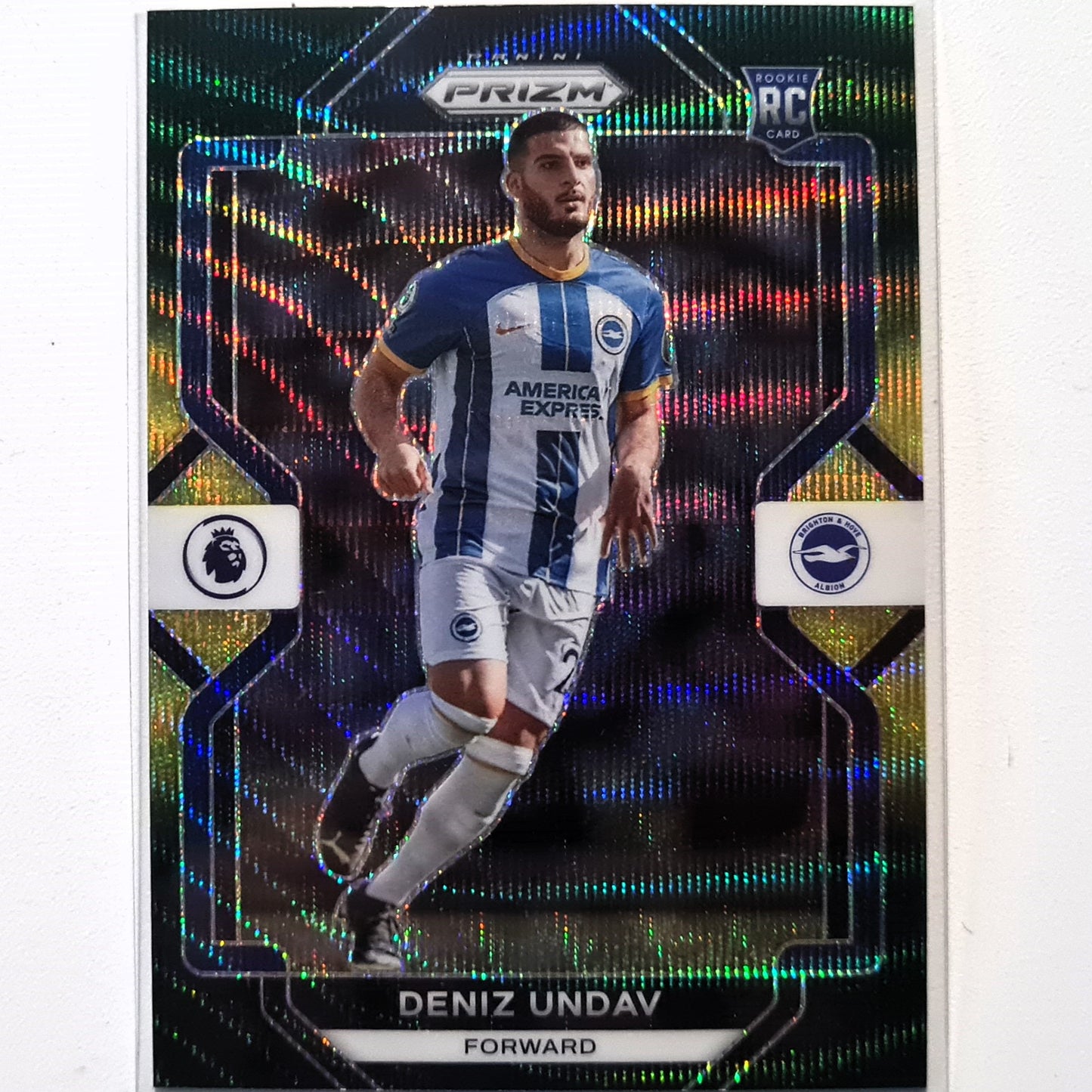 Deniz Undav 2022-23 Panini Select Premier Prizm Rookie RC Mehrfarben-Refraktor #133 Soccer Brighton &amp; Hove Albion Excellent-Mint Sleeved