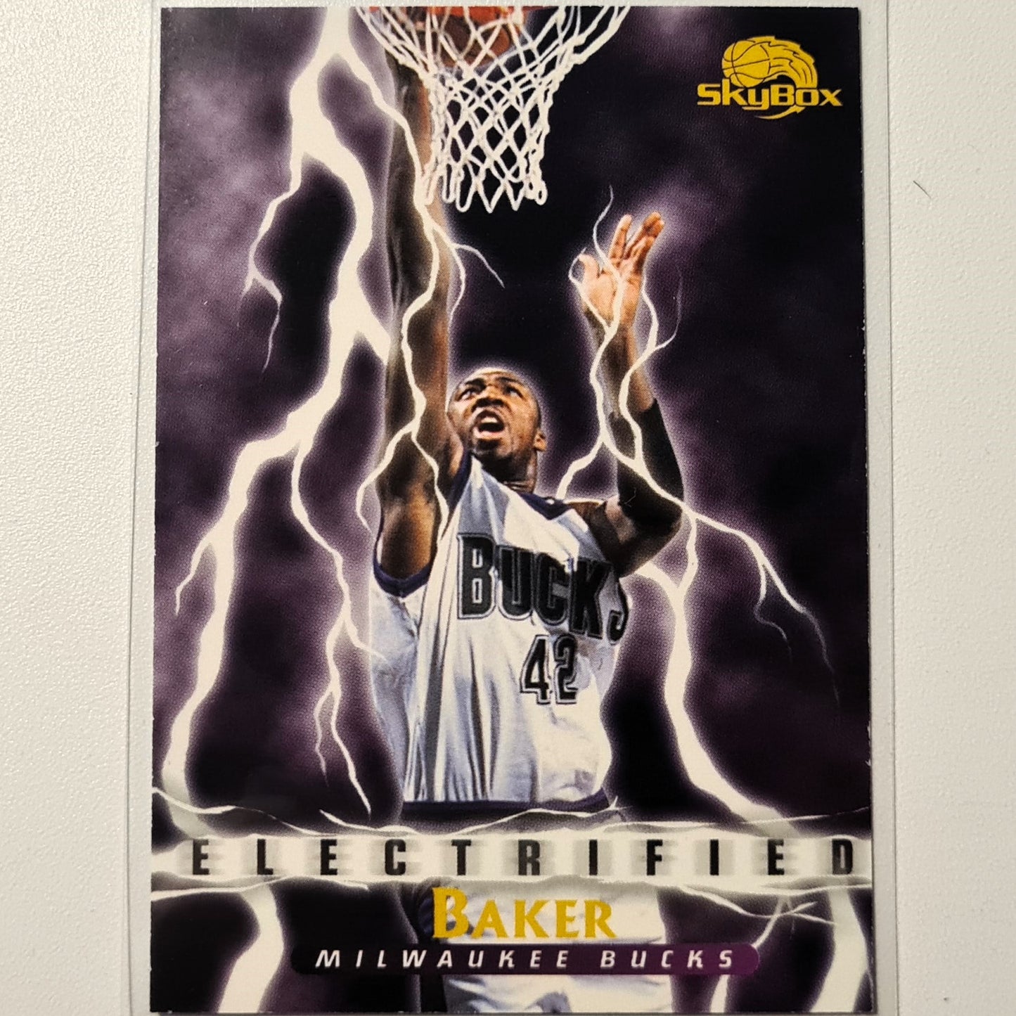 Vin Baker 1996 Skybox Electrified insert #289 NBA Basketball Milwaukee Bucks Excellent Sleeved