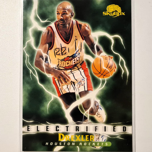 Clyde Drexler 1996 Skybox Electrified insert #285 NBA Basketball Houston Rockets Excellent Sleeved