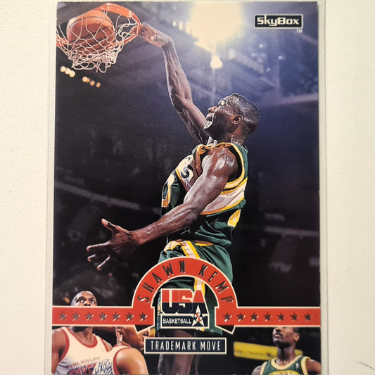 Shawn Kemp 1994 Skybox USA Basketball NBA Trademark Move #17 NBA Basketball Seattle Supersonics Gute Ärmel