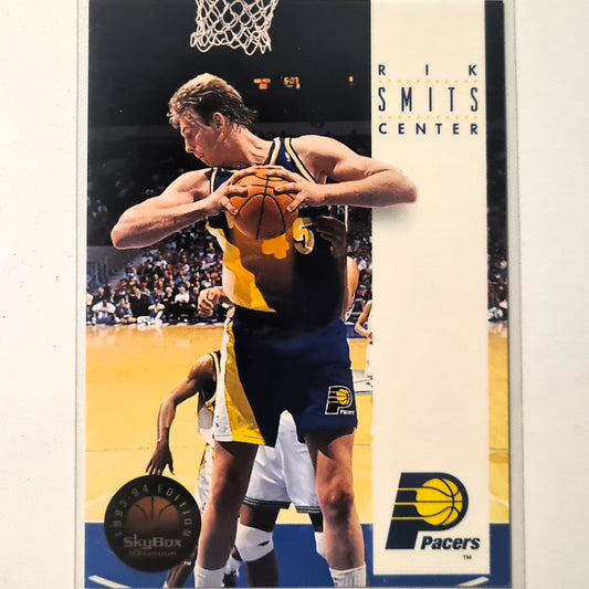 Rik Smits 1993 Skybox 1993-94 Edition #89 NBA Basketball Indiana Pacers Sehr gut mit Ärmeln