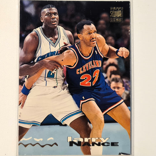 Larry Nance 1993 Topps Stadium Club #17 NBA Basketball Cleveland Cavaliers Gute Ärmel