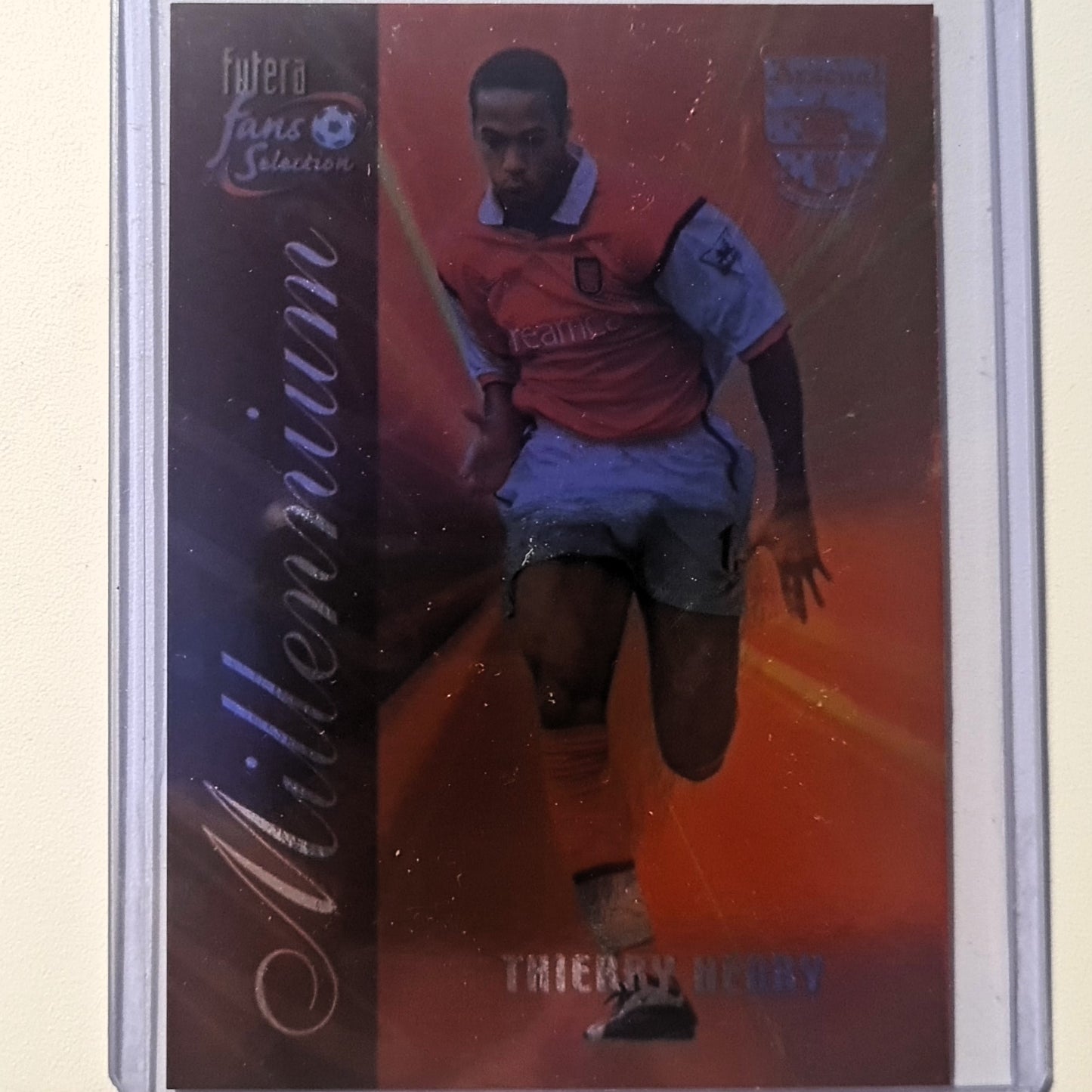 Thierry Henry 1999-2000 Futera Fans Selection Rookie RC Millennium seltene Folienversion #146 Fußball Fußball Arsenal ausgezeichnet mit Ärmeln