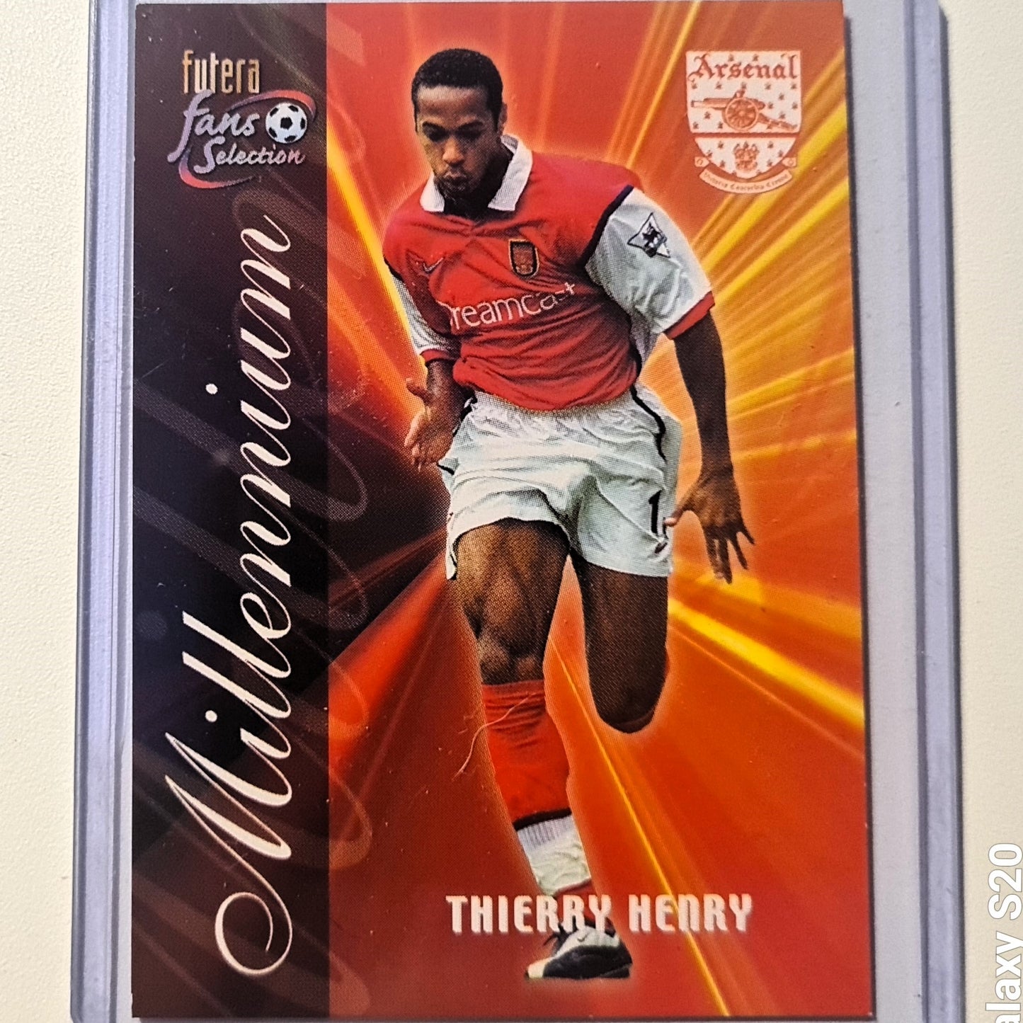 Thierry Henry 1999-2000 Futera Fans Selection Rookie RC Millennium #146 Fußball Fußball Arsenal ausgezeichnete Ärmel