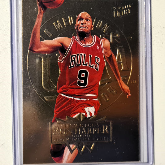 Ron Harper 1995 Fleer Ultra 95-96 rare Gold Medallion Edition #24 NBA Basketball Chicago Bulls very good Sleeved