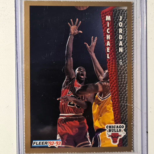 Michael Jordan Bulls 1992 Fleer 92-93 Serrated issue  #32 NBA Basketball Chicago Bulls Very good Sleeved