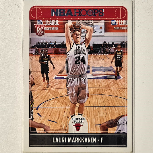 Lauri Markkanen 2017-18 Panini NBA Hoops Rookie RC #257 NBA Basketball Chicago Bulls good Sleeved