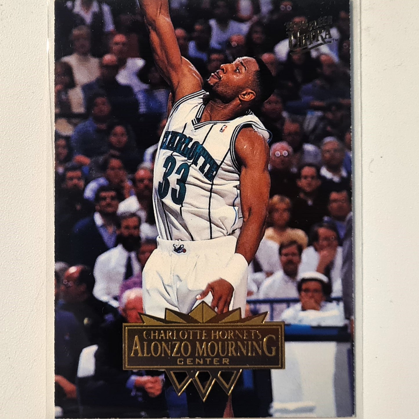 Alonzo Mourning 1995 Fleer Ultra 95-96 #22 NBA Basketball Charlotte Hornets Very good Sleeved