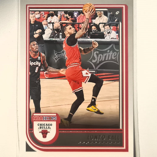 Lonzo Ball 2022-23 Panini NBA Hoops #76 NBA Basketball Chicago Bulls excellent/mint Sleeved