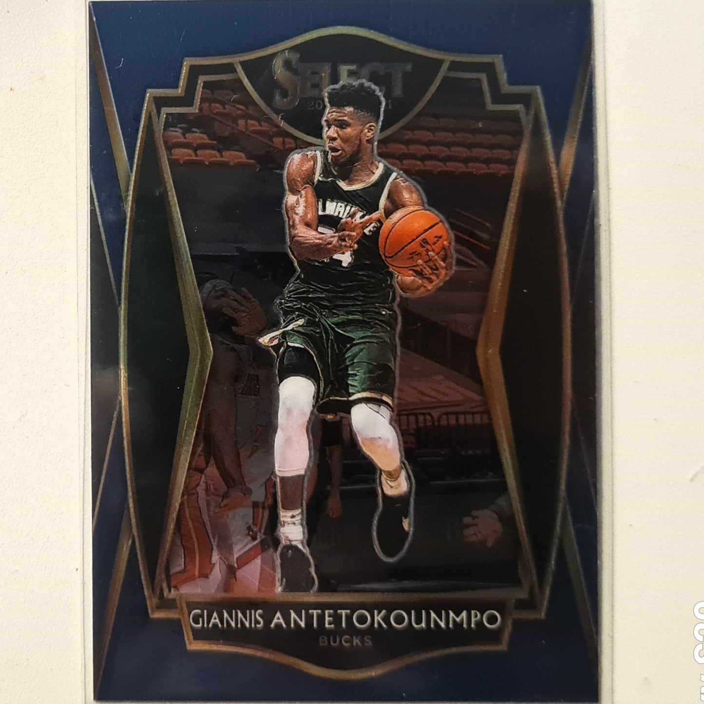 Giannis Antetokounmpo 2020-21 Panini Select blue premier level #117 NBA Basketball Milwaukee Bucks Excellent Sleeved