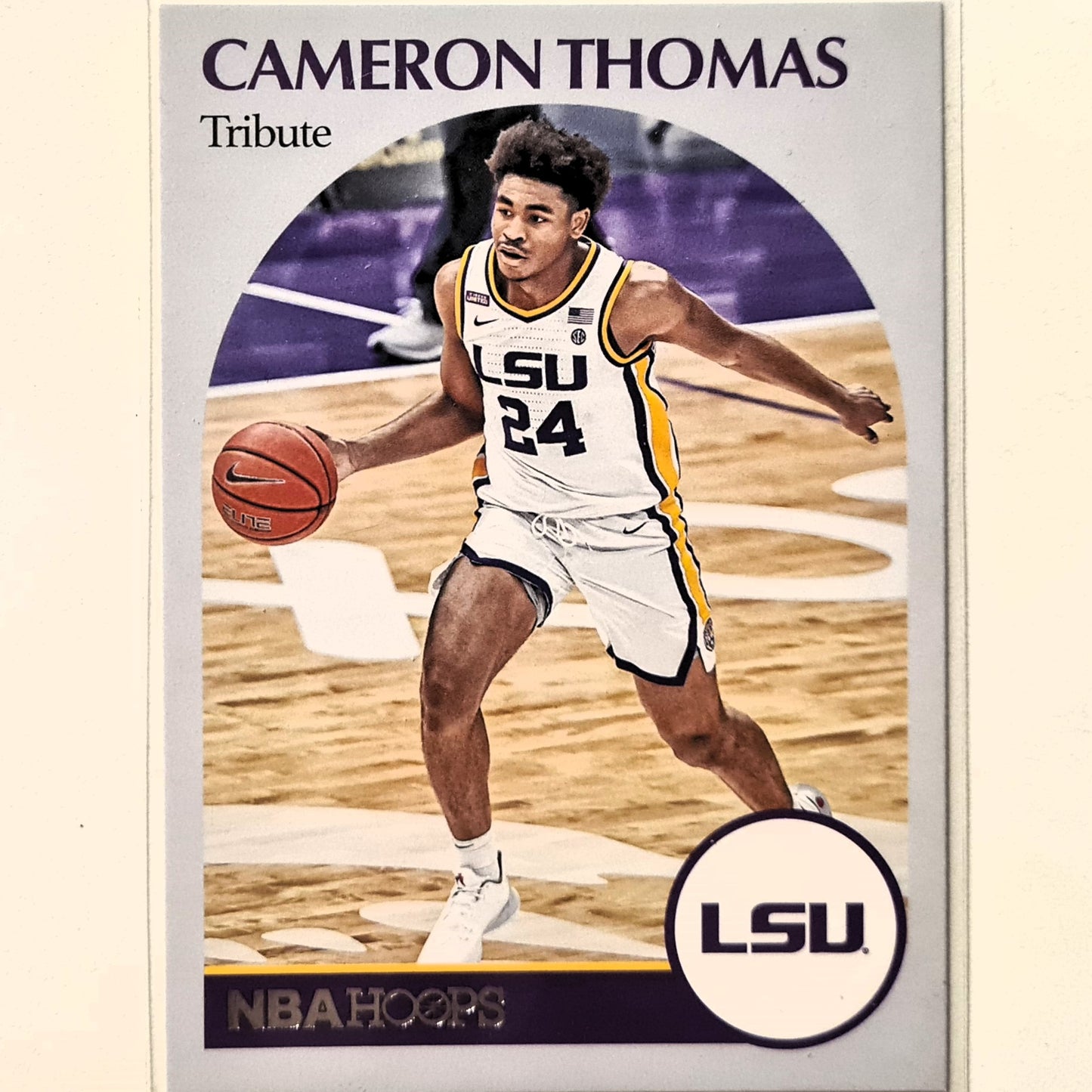 Cameron Thomas 2021 Panini NBA Hoops Draft Picks Rookie RC #65 NBA Basketball LSU/Brooklyn Nets excellent Sleeved