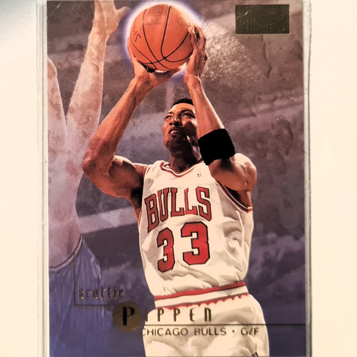 Scottie Pippen 1996 Skybox Premium #18 NBA Basketball Chicago Bulls Excellent Sleeved