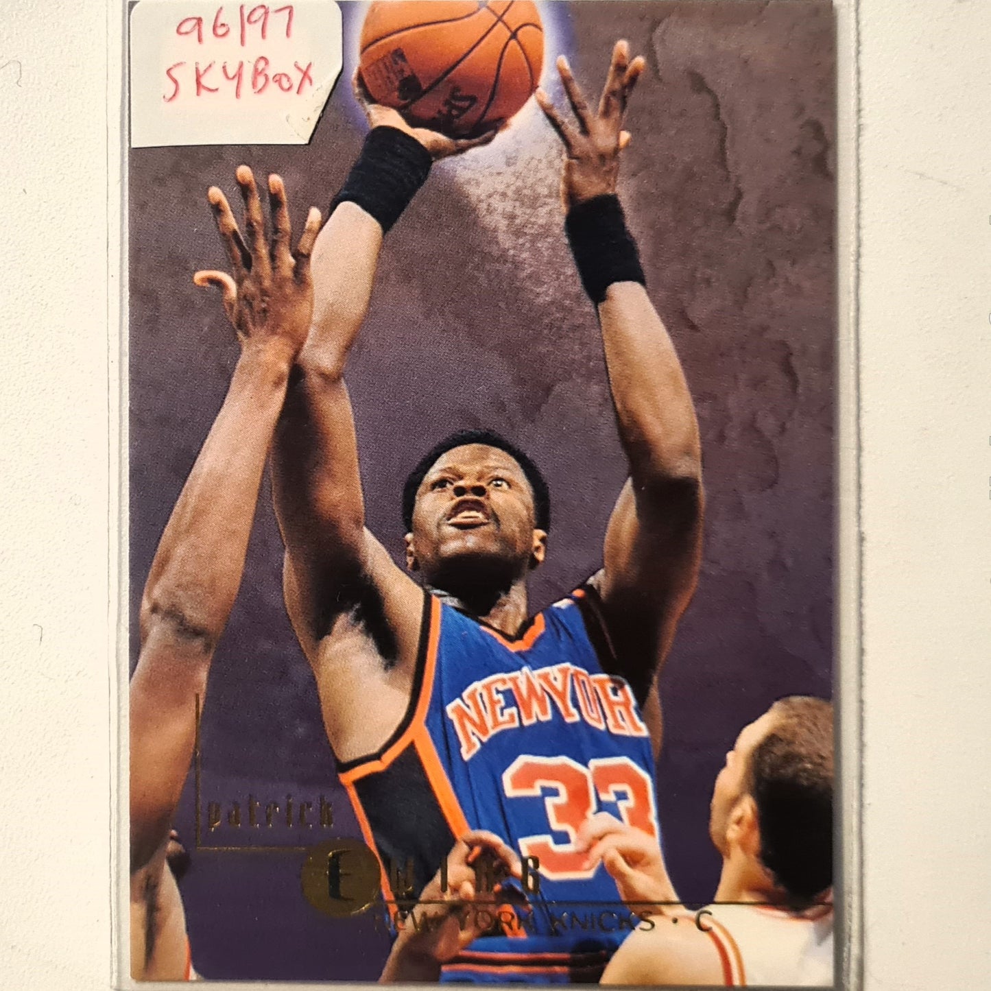 Patrick Ewing 1996 Skybox Premium #75 NBA Basketball New York Knicks Excellent sleeved
