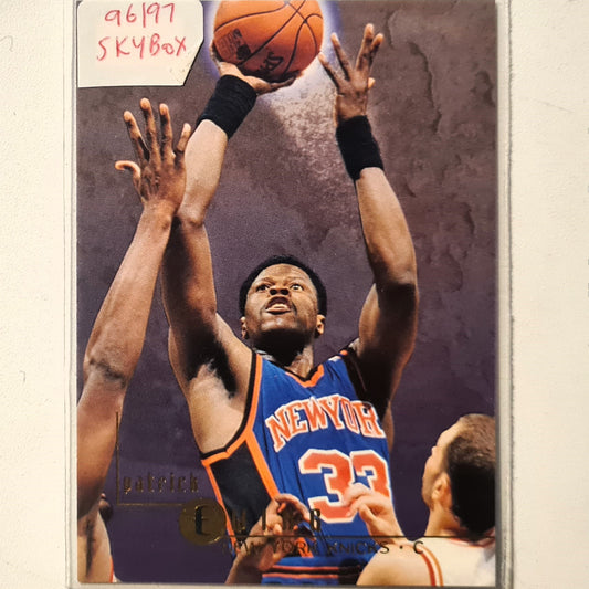 Patrick Ewing 1996 Skybox Premium #75 NBA Basketball New York Knicks Excellent sleeved