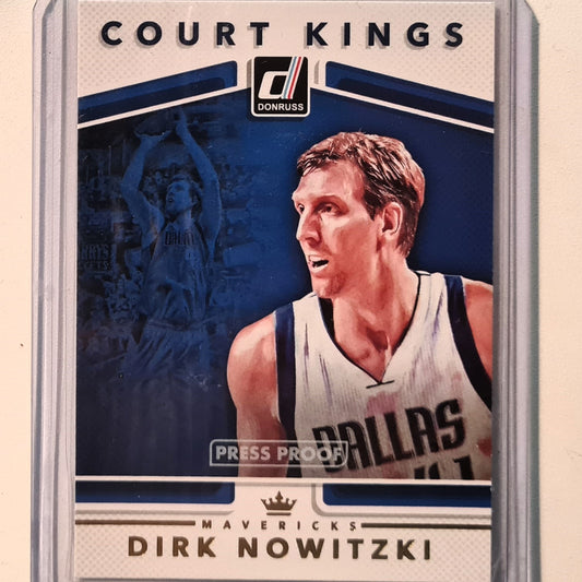 Dirk Nowitzki 2017-18 Panini Court Kings gold press proof #17 NBA Basketball Dallas Mavericks Excellent Sleeved