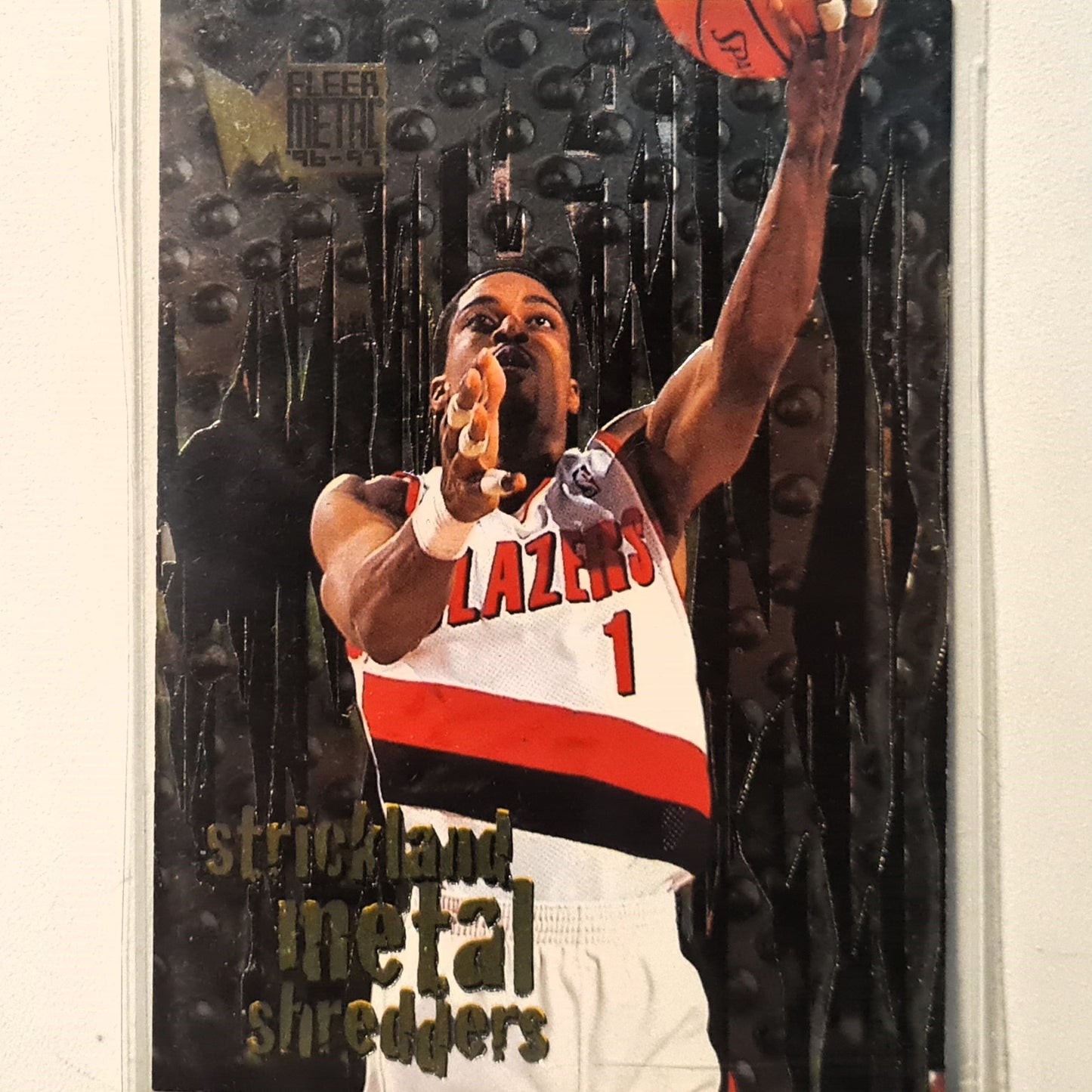 Rod Strickland 1996 Fleer metal 96-97 Metal Shredders #148 NBA Basketball Portland Trail Blazers Excellent sleeved